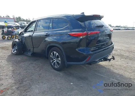 2021 Toyota Highlander Xle z USA, uszkodzony, nr VIN 5TDGZRBH0MS120301